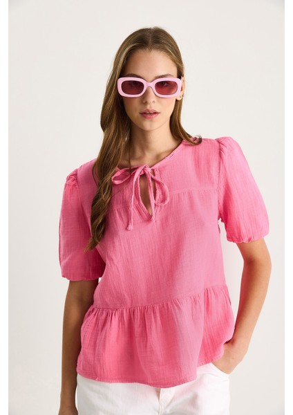 Kadın Yakası Bağlamalı Kolları Lastikli Müslin Bluz fiyatları