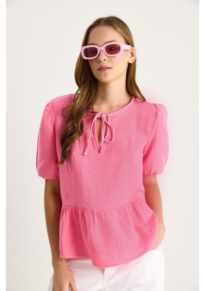 Kadın Yakası Bağlamalı Kolları Lastikli Müslin Bluz modelleri