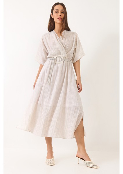 Kadın Kruvaze Yaka Yarasakol Kare Toka Detaylı Astarlı Yırtmaçlı Viskon Elbise