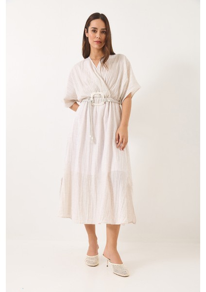 Kadın Kruvaze Yaka Yarasakol Kare Toka Detaylı Astarlı Yırtmaçlı Viskon Elbise fiyatları