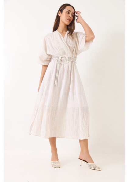 Kadın Kruvaze Yaka Yarasakol Kare Toka Detaylı Astarlı Yırtmaçlı Viskon Elbise fırsatları