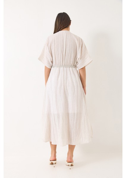 Kadın Kruvaze Yaka Yarasakol Kare Toka Detaylı Astarlı Yırtmaçlı Viskon Elbise