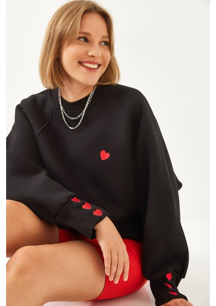 Shade Kadın Bisiklet Yaka Kalp Nakışlı Üç Iplik Şardonlu Sweatshirt