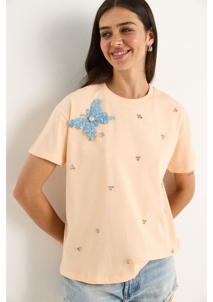 Kadın Kelebek Aksesuarlı Taş Işlemeli Kısa Kollu T-Shirt fiyatları