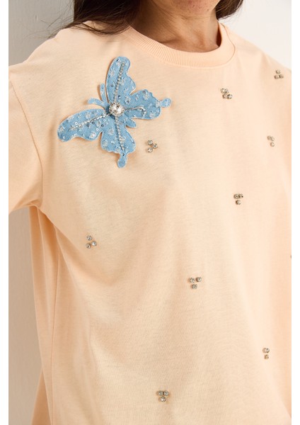 Kadın Kelebek Aksesuarlı Taş Işlemeli Kısa Kollu T-Shirt modelleri