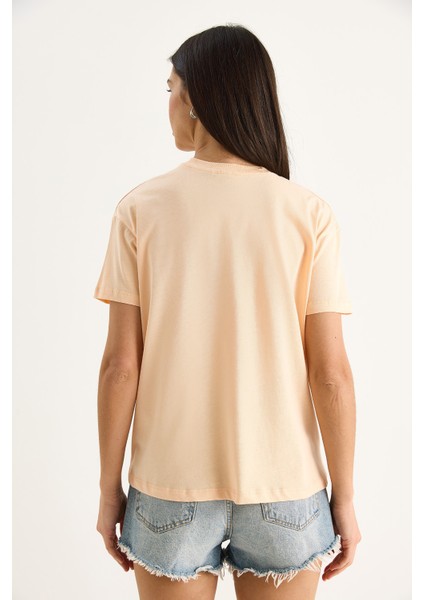 Kadın Kelebek Aksesuarlı Taş Işlemeli Kısa Kollu T-Shirt fırsatları