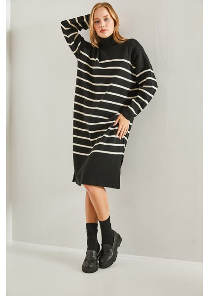 Kadın V Yakalı Yan Yırtmaçlı Çizgili Triko Elbise