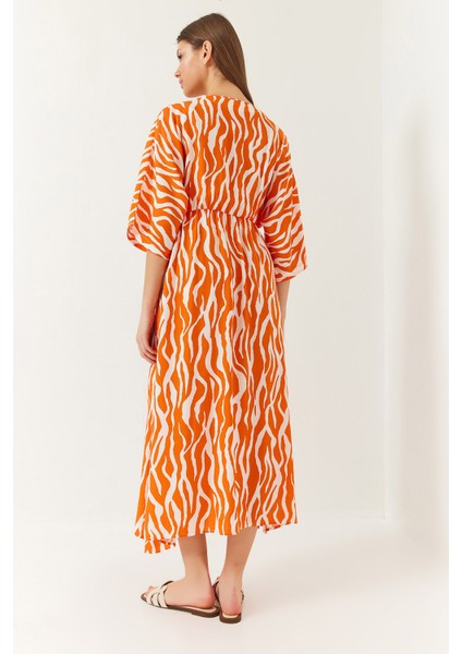 Kadın Kruvaze V Yaka Önden Yırtmaç Detaylı Desenli Elbise indirimleri