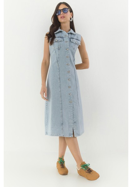 Kadın Belden Oturan Cepleri Kapaklı Sıfır Kollu Düğmeli Denim Elbise