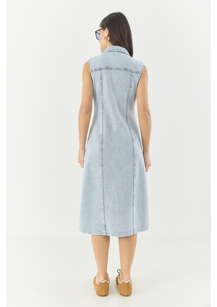 Kadın Belden Oturan Cepleri Kapaklı Sıfır Kollu Düğmeli Denim Elbise