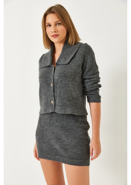 Kadın Üç Düğmeli Etekli Triko Takım