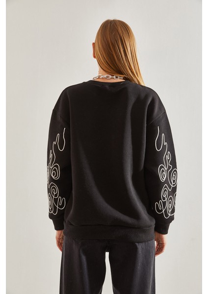 Kadın Kolu Nakışlı Üç Iplik Şardonlu Sweatshirt