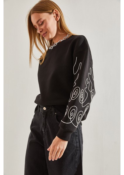 Kadın Kolu Nakışlı Üç Iplik Şardonlu Sweatshirt modelleri