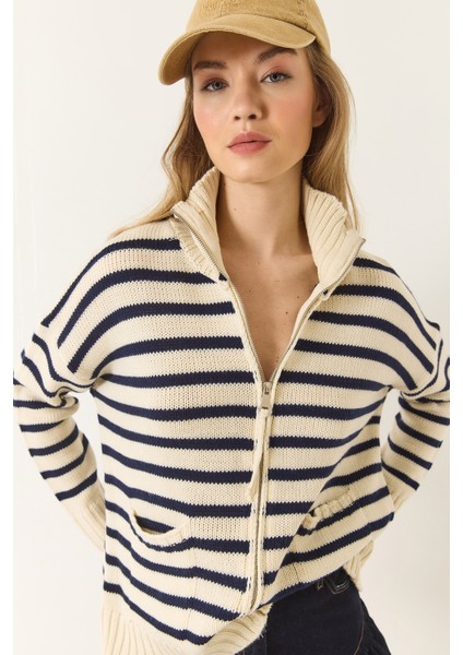 Kadın Çizgili Fermuarlı Triko Hırka fırsatları
