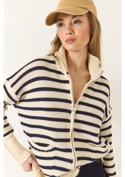 Kadın Çizgili Fermuarlı Triko Hırka indirimleri