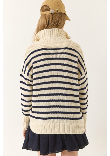 Kadın Çizgili Fermuarlı Triko Hırka