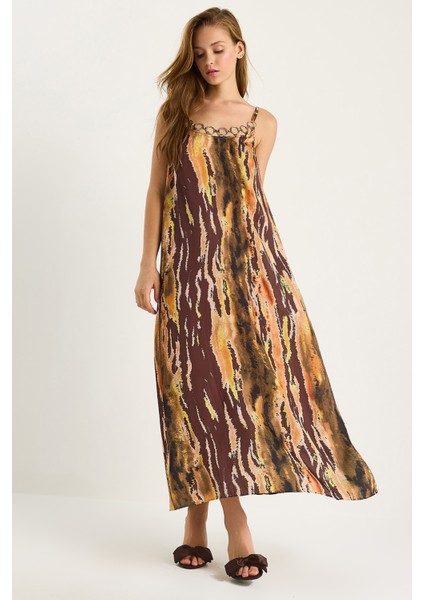 Kadın Yakası Aksesuar Detaylı Ince Askılı Saten Elbise