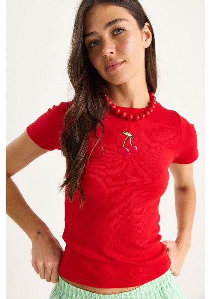 Kadın Kiraz Nakışlı Fitilli Basic Crop T-Shirt