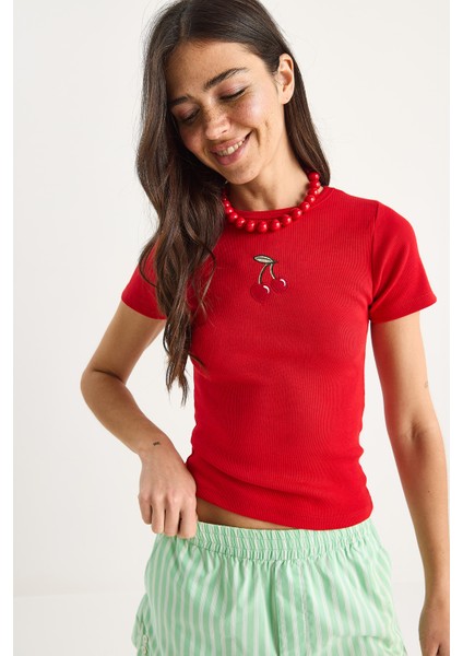 Kadın Kiraz Nakışlı Fitilli Basic Crop T-Shirt modelleri
