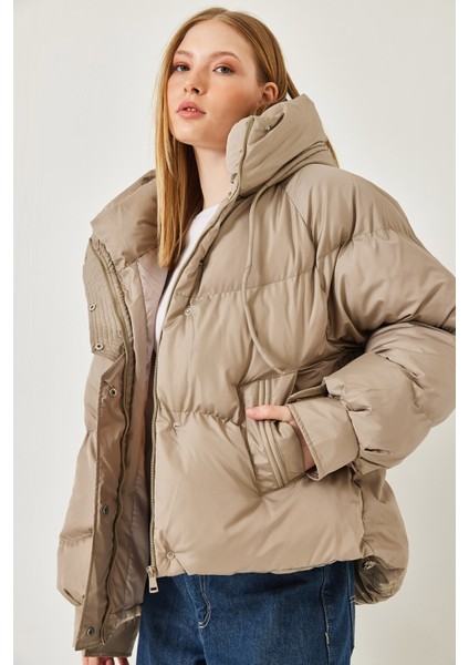 Kadın Kapişonlu Şişme Mont fiyatları