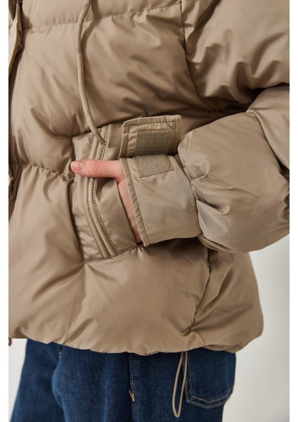 Kadın Kapişonlu Şişme Mont modelleri