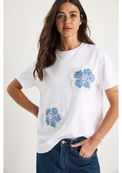 Çiçek Taş Aksesuarlı Kısa Kollu Bisiklet Yaka T-Shirt fiyatları