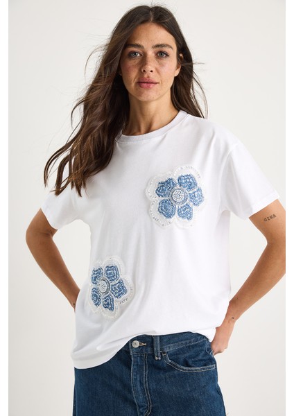 Çiçek Taş Aksesuarlı Kısa Kollu Bisiklet Yaka T-Shirt fırsatları