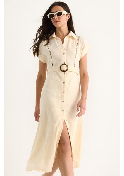 Kadın Şerit Dantel Detaylı Düğme Kapamalı Kemerli Astarlı Müslin Elbise