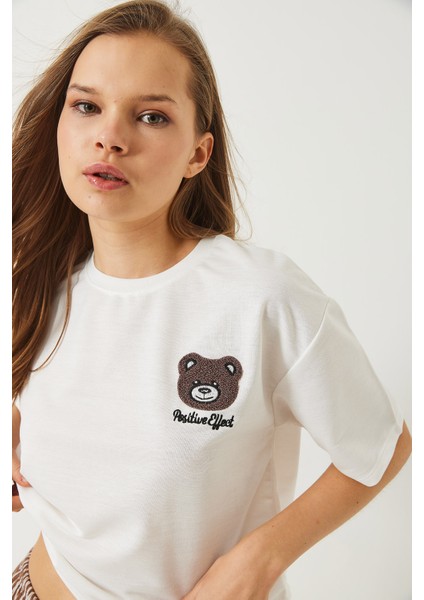 Kadın Teddy Nakışlı Penye Crop T-Shirt modelleri