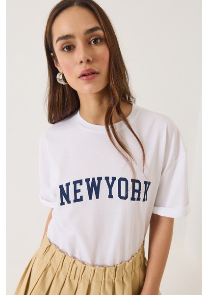 Kadın New York Baskılı Bisiklet Yaka Oversize T-Shirt fiyatları