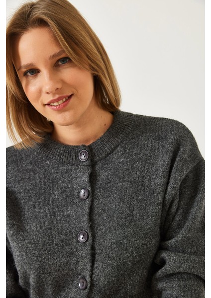 Kadın Düğmeli Triko Hırka modelleri