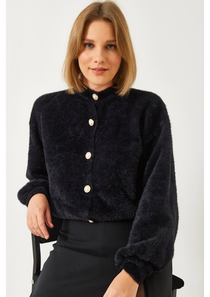 Kadın Beş Düğmeli Yumoş Triko Hırka