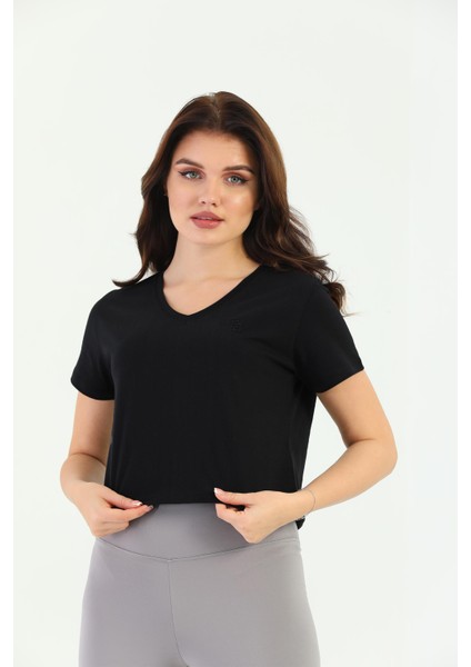 Siyah Crop V-Yaka Kadın Tişört
