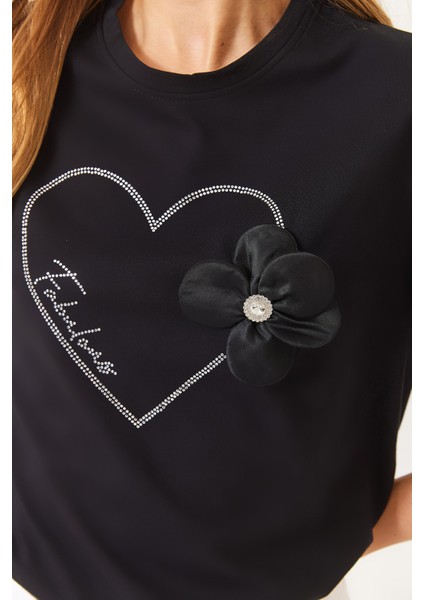 Kadın Kalpli Taş Baskılı Çiçek Aksesuarlu Bisiklet Yaka Pamuklu T-Shirt modelleri