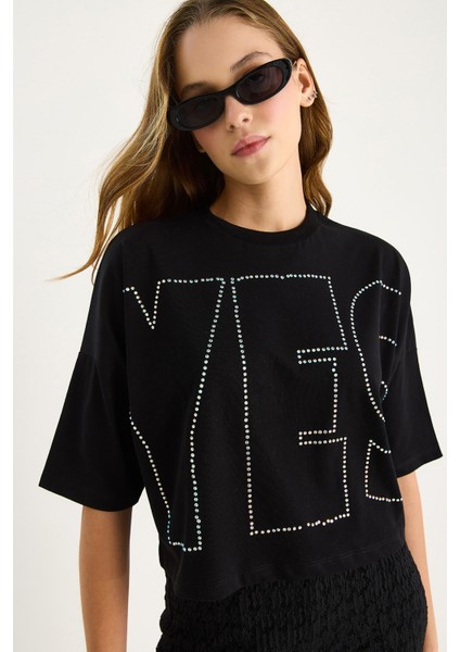 Bisiklet Yaka Taş Baskılı Basic Salaş T-Shirt fırsatları