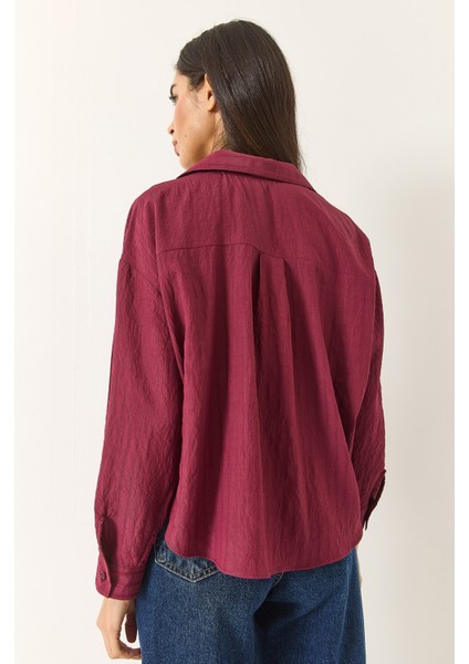 Kadın Büzgü Detaylı Jakarlı Çizgi Detaylı V Yaka Salaş Gömlek fırsatları