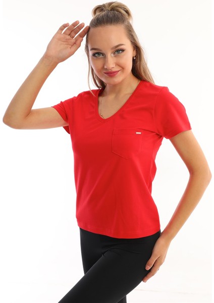 Kırmızı V Yaka Pamuklu Regular Fit Cepli Kadın Tişört