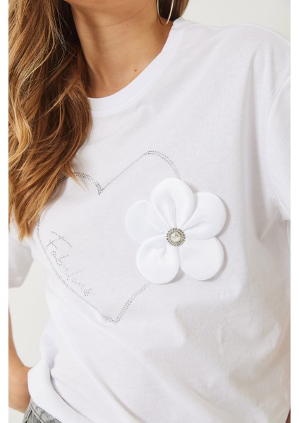 Kadın Kalpli Taş Baskılı Çiçek Aksesuarlu Bisiklet Yaka Pamuklu T-Shirt fiyatları