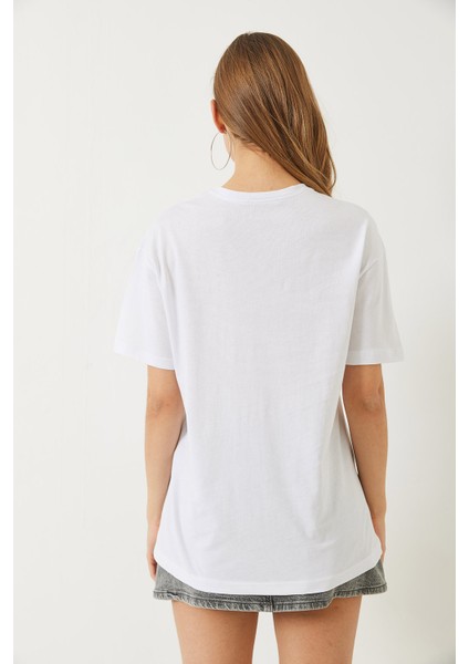 Kadın Kalpli Taş Baskılı Çiçek Aksesuarlu Bisiklet Yaka Pamuklu T-Shirt modelleri