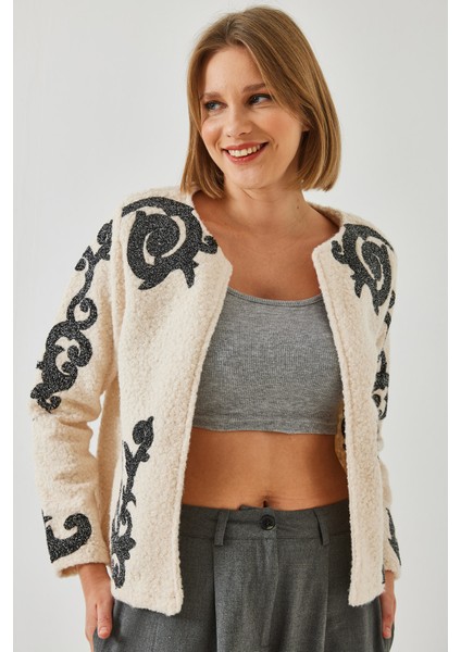 Kadın Nakış Işlemeli Buklet Kaşe Ceket