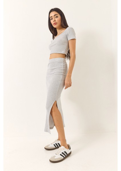 Kadın Kare Yaka Kısa Kollu Crop Yırtmaç Detaylı Kaşkorse Alt-Üst Takım modelleri