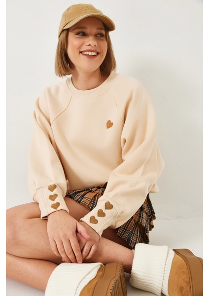 Shade Kadın Bisiklet Yaka Kalp Nakışlı Üç Iplik Şardonlu Sweatshirt fiyatları