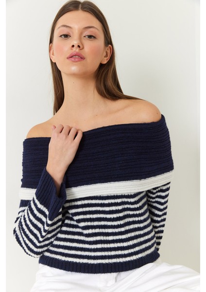 Kadın Degaje Yaka Çizgili Kazak fiyatları