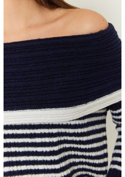 Kadın Degaje Yaka Çizgili Kazak modelleri