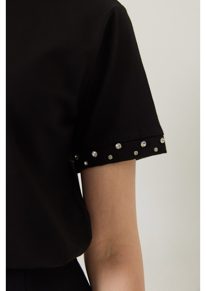 Kadın Kolları Taş Işlemeli Tshirt indirimleri