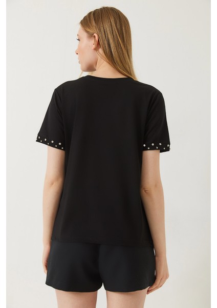 Kadın Kolları Taş Işlemeli Tshirt