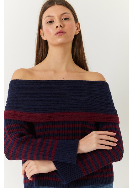 Kadın Degaje Yaka Çizgili Kazak