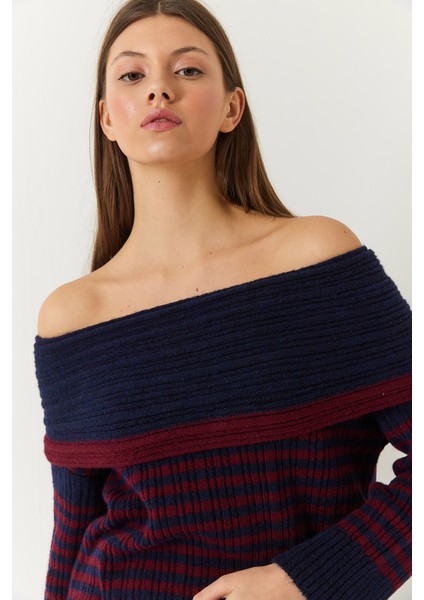 Kadın Degaje Yaka Çizgili Kazak fiyatları