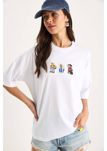 Kadın Teddy Nakışlı Bisiklet Yaka Pamuklu T-Shirt fırsatları