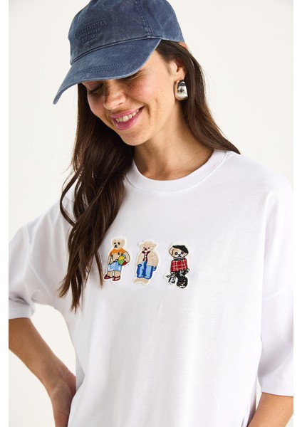 Kadın Teddy Nakışlı Bisiklet Yaka Pamuklu T-Shirt indirimleri